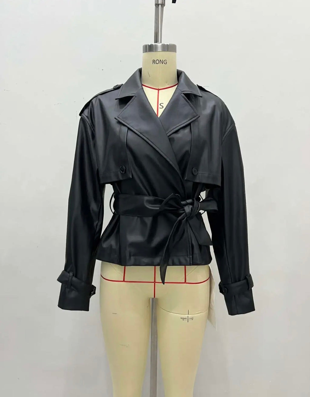 Veste Femme Courte Cintrée – Style Chic & Tendance