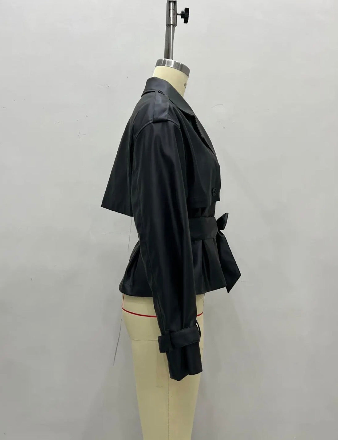 Veste Femme Courte Cintrée – Style Chic & Tendance