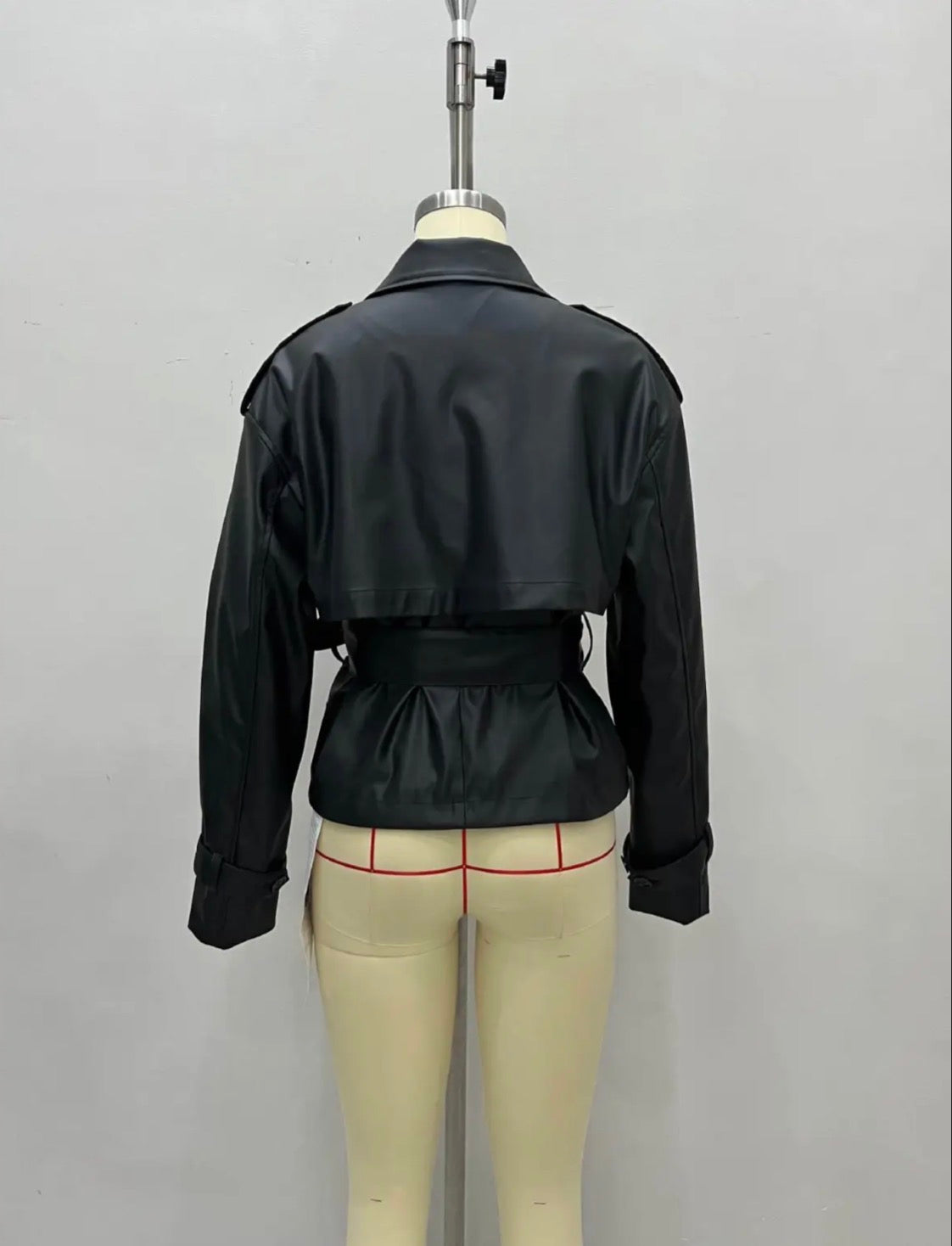 Veste Femme Courte Cintrée – Style Chic & Tendance
